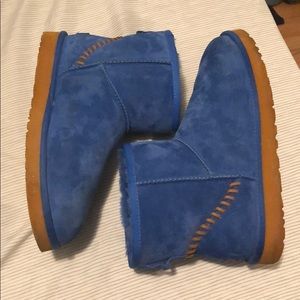 ***UGG CLASSIC MINI WOMEN’S BOOTS IN BLUE!***